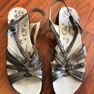 Bare traps Sandals